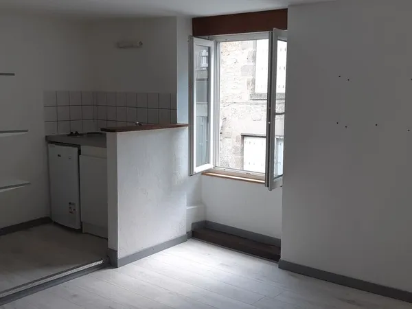 Loue studio centre la souterraine