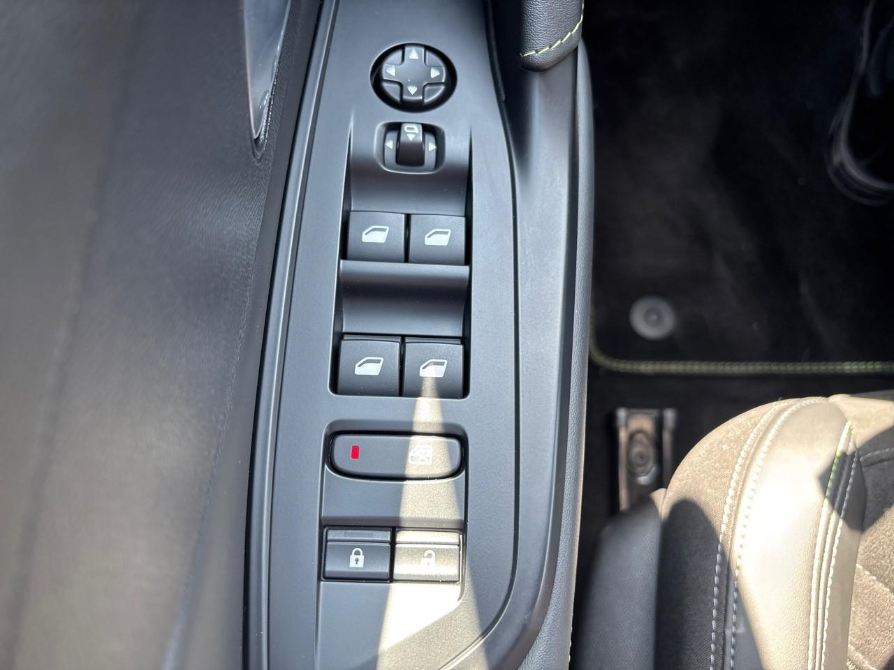 Peugeot 308 1.2 essence 130ch s&s gt eat8 — photo 17