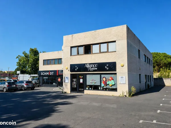 LOCAL COMMERCIAL / BUREAUX 120 m² - EMPLACEMENT PREMIUM À L'ENTRÉE DE PÉZENAS