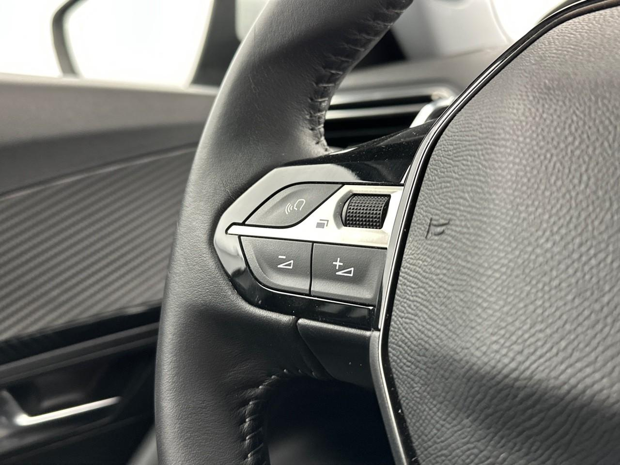 Peugeot 2008 puretech 130 s&s eat8 allure — photo 17