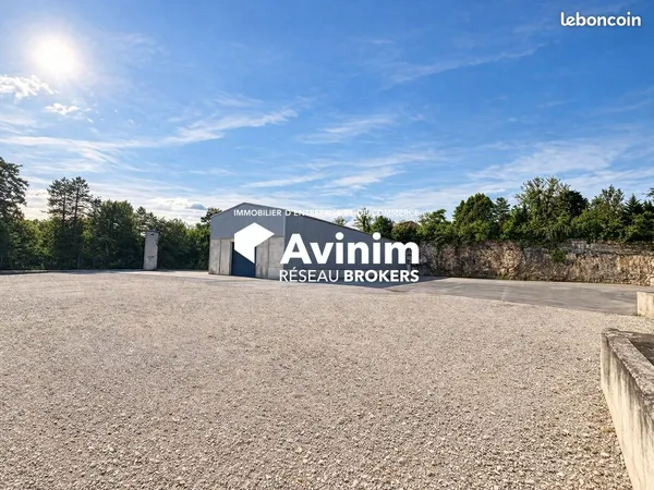 Local 1433 m² Besançon