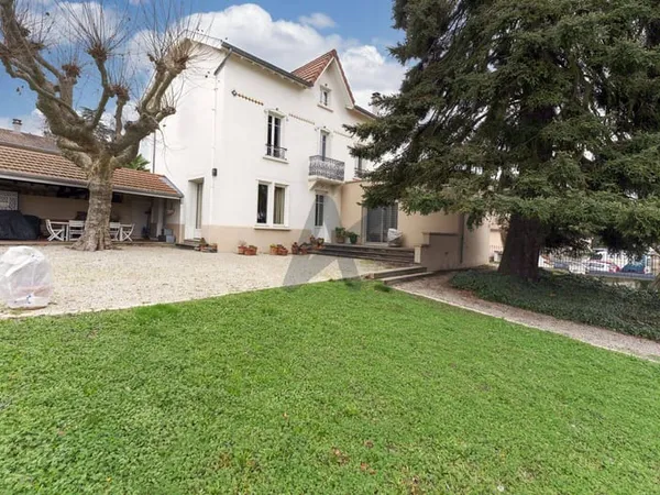 Maison 6 pièces 215 m²