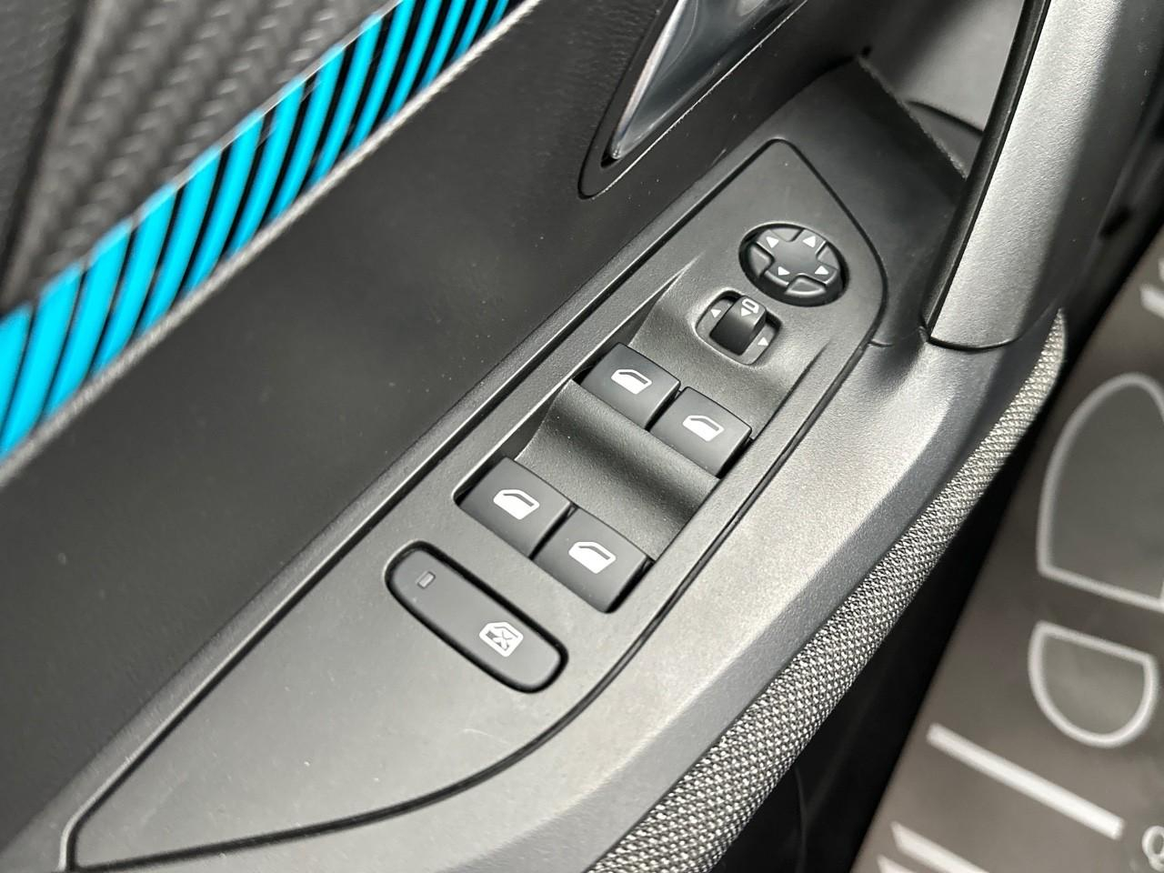 Peugeot 2008 puretech 100 s&s bvm6 style — photo 15
