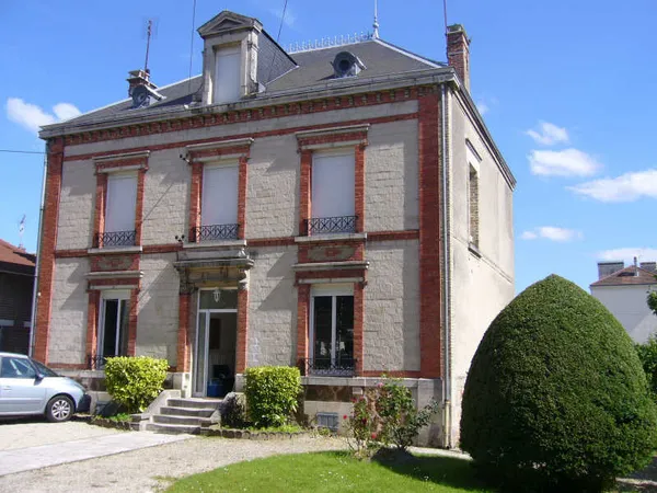 Maison 8 pièces 242 m²