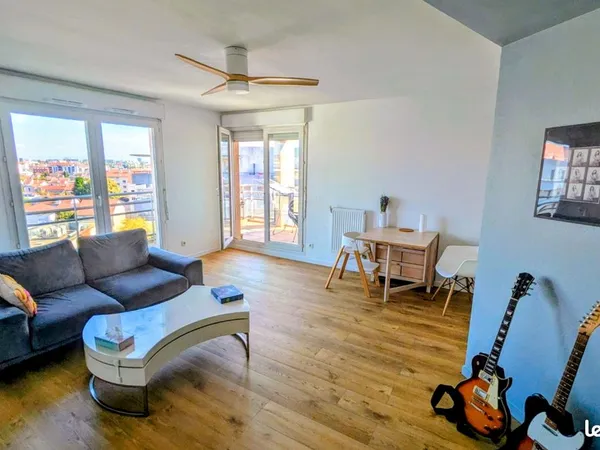 Appartement T3, 68 m², balcon, dernier étage