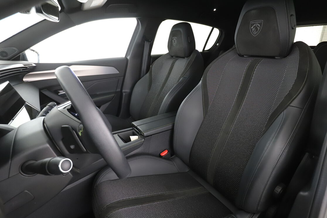 Peugeot 308 1.5 Blue-HDi GT EAT8 — photo 9