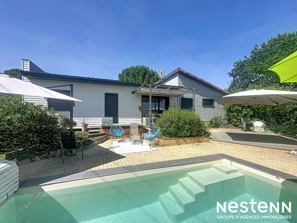 A vendre Maison à Auch 114m2de plain pied 3 chambres , 2 salle de bains avec piscine, terrain arboré