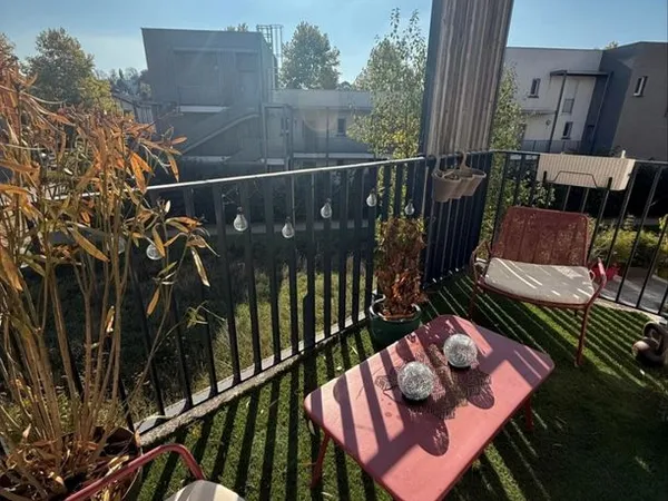 Appartement lumineux avec terrasse au calme
