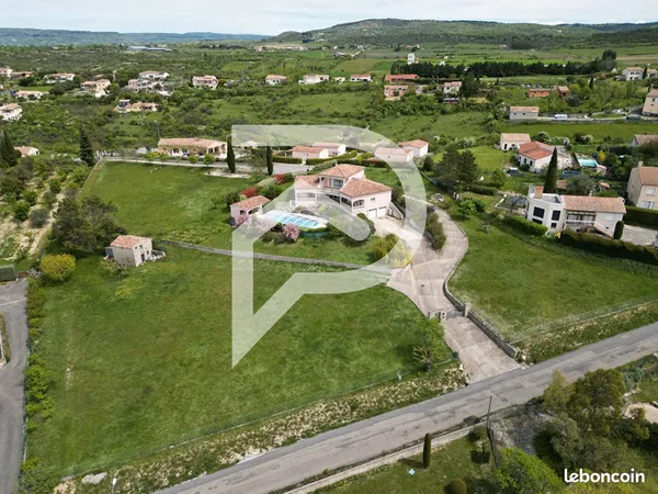 Propriété 4 pièces 230 m²