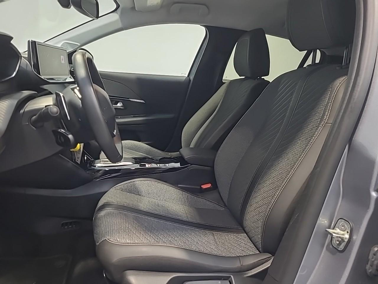 Peugeot 208 hybrid 100 e-dcs6 allure — photo 10