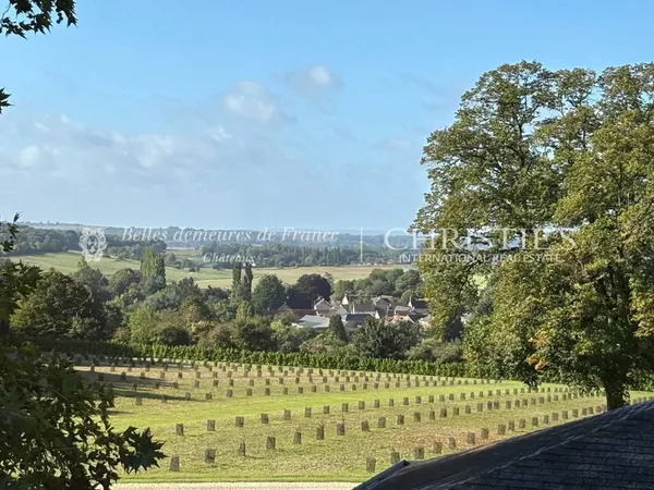 A moins d'1h de Paris, domaine clos de près de 170 hectares à vocation hôtelière & événementielle