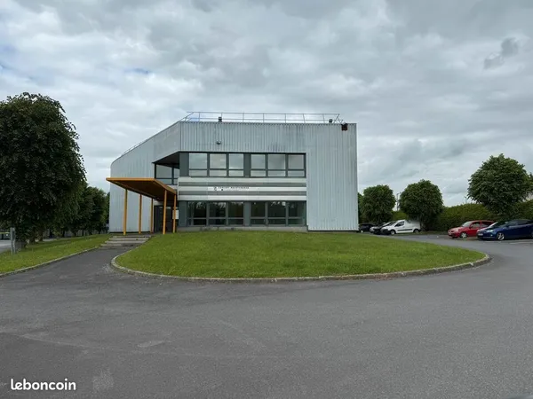LOCAL D'ACTIVITE 1040 m² LE MESNIL-AMELOT