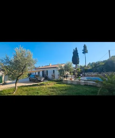 Maison proche centre Uzès