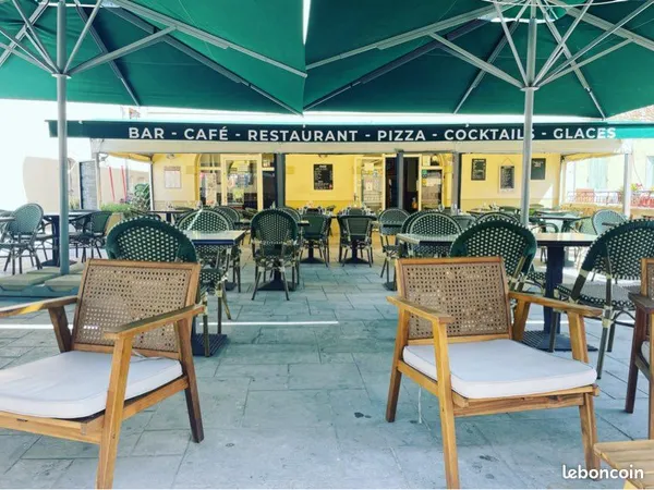 Fonds de commerce restaurant bistro sur la place du village de Trans-en-Provence