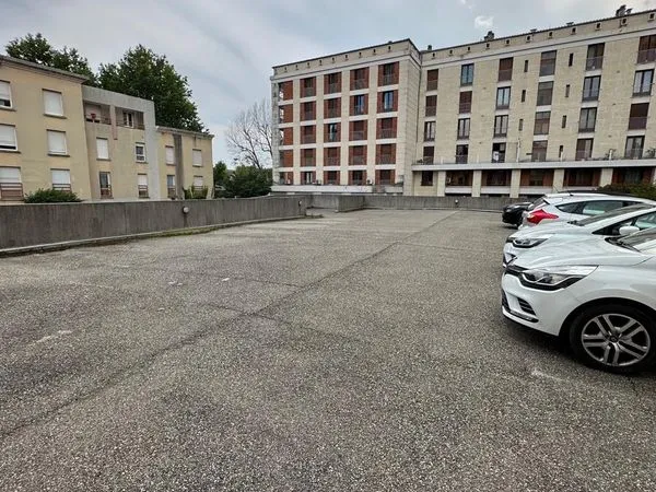 Parkings / Garages à louer à Avignon