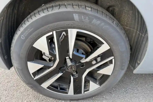 Peugeot 208 hybrid 110 ch e-dcs6 — photo 13