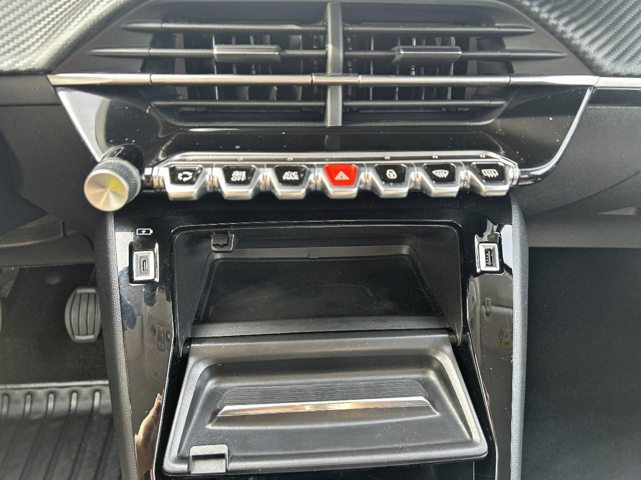 Peugeot 208 1.2 puretech 100ch s&s allure — photo 16