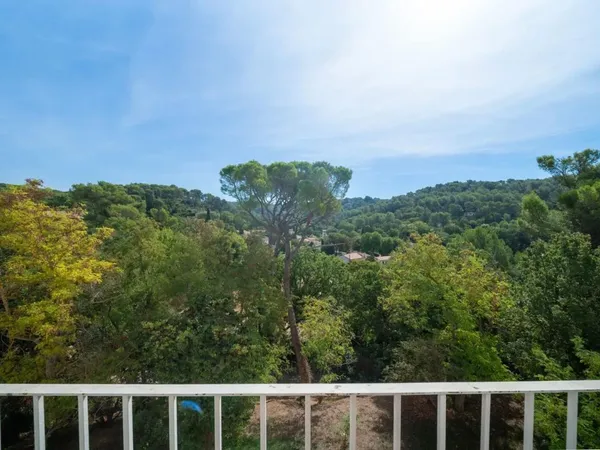 Vends appartement - 56 m² - 3 pièces, 2 chambres - Aix-en-Provence 13100