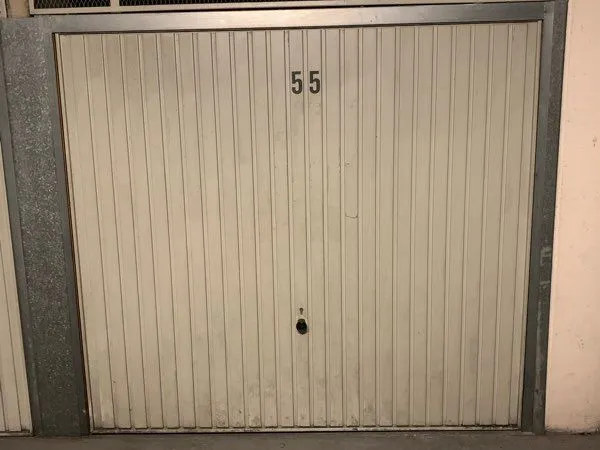 Garage dans résidence