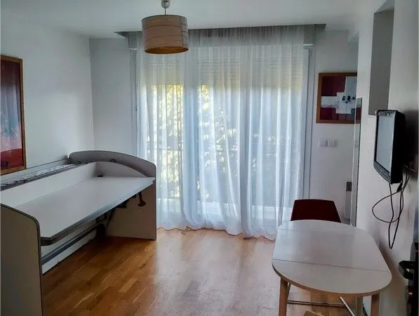 Location étudiante meublée studio 20 m² Saint-Maur-Des-Fossés (94100)