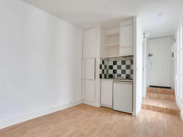 PARIS 3 - HAUT MARAIS - STUDIO EN ETAGE CLAIR ET CALME