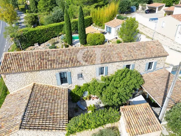 Authentique mas avec piscine et dépendance à Velleron