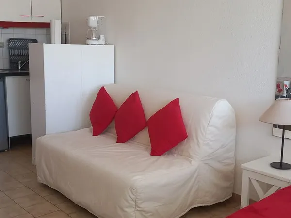 Studio meublé vue jardin et plage