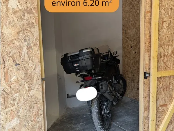 Box , dans garage sécurisé