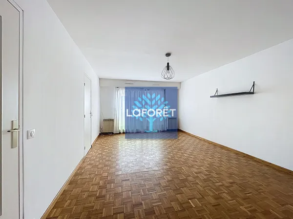 VALENCIENNES CENTRE VILLE Appartement de Type 3 de 74,36 m2, très lumineux avec stationnement privat