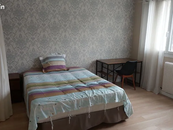 Chambre meublée