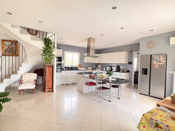Maison 5 pièces 156 m²