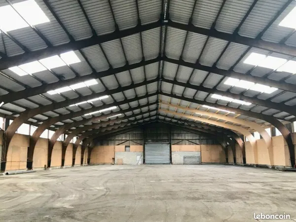 ENTREPOT - LOGISTIQUE 2200 m² GRAND COURONNE