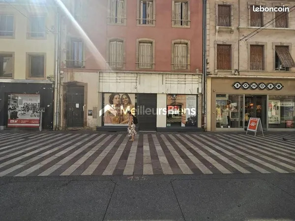 Local commercial 140 m²