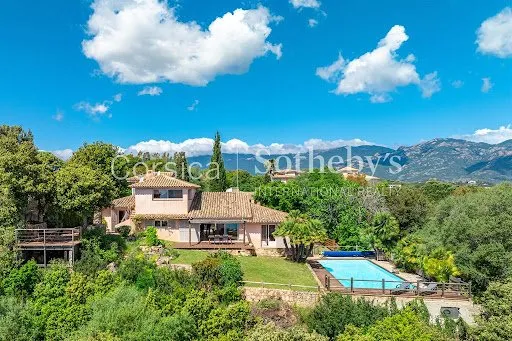 Villa 7 pièces 191 m²