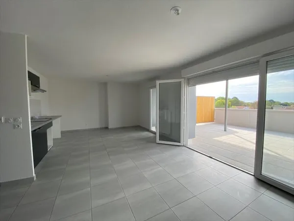 T4 avec terrasse et deux places de parking, cellier
