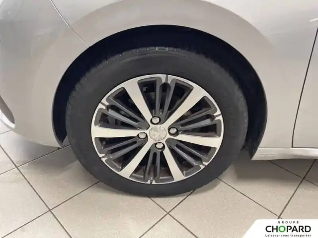 Peugeot 208 1.2 puretech 110ch s&amp;s eat6 — photo 23