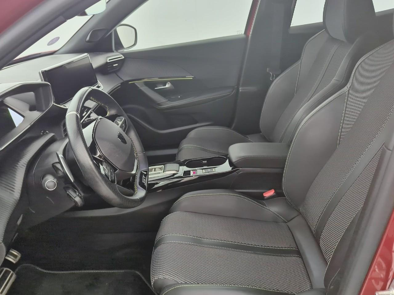 Peugeot 2008 puretech 130 s&s eat8 gt — photo 9