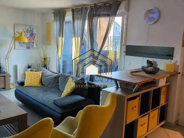 Découvrez cet appartement d'une surface totale de 113 m² environ et 72 m² - T3 + 1 Bureau + 1 Garage