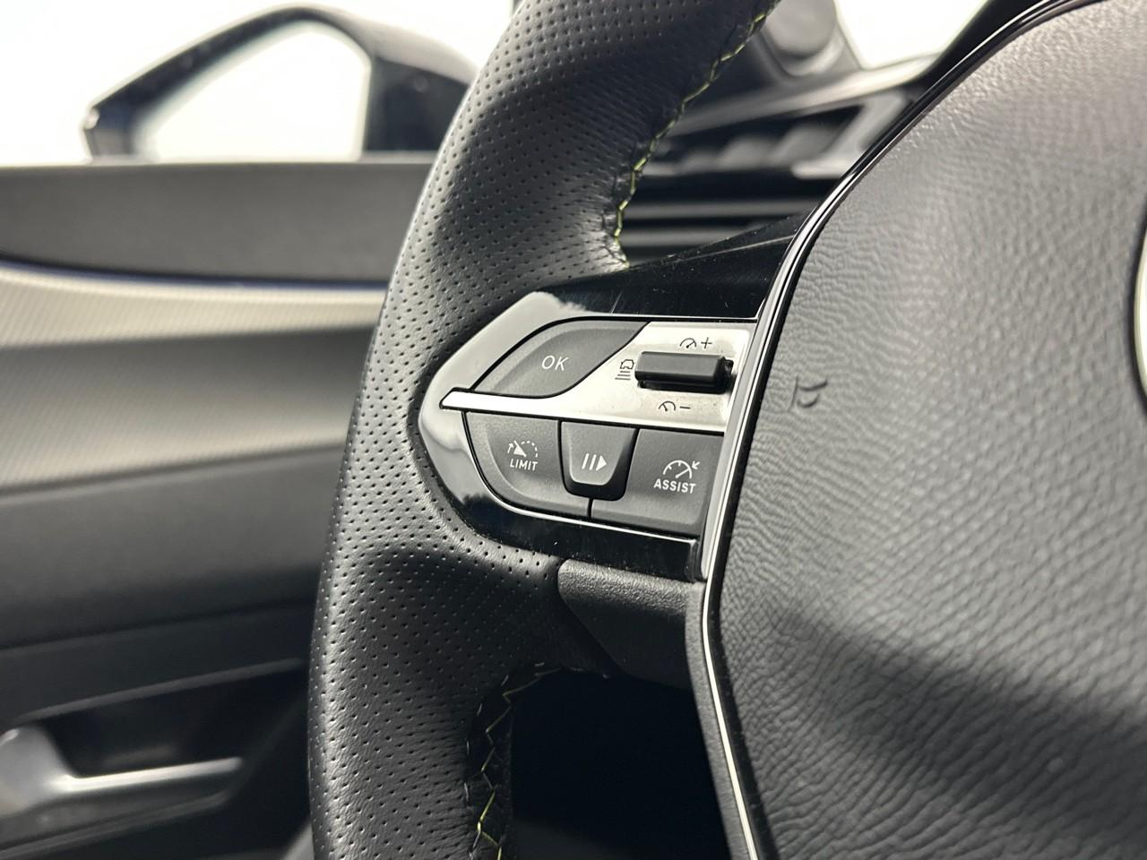 Peugeot 308 phev 225 e-eat8 gt pack — photo 18