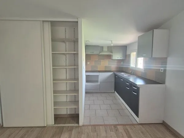 T2 seteur Brioudes petit collectif 2 appartements, parking privatif , cave , petit exterieur , Clim 