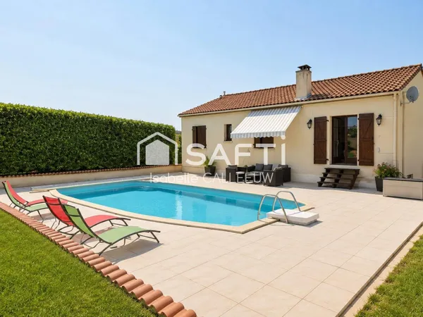5 chambres, 2 cuisines, 2 salles de bains, piscine — tout est déjà là