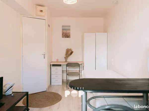 Studio 1 pièce 14 m²