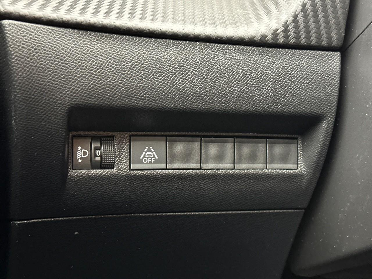 Peugeot 2008 puretech 100 s&s bvm6 style — photo 16
