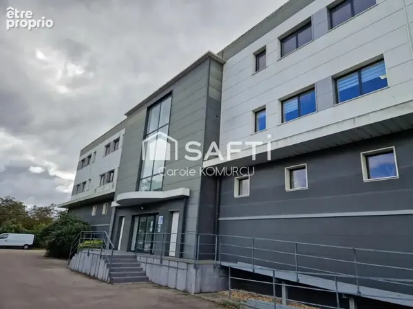 Bureau 1 pièce 184 m²