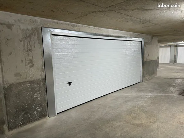Grand garage double places 30 m2