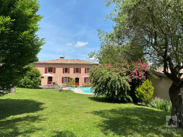 Maison 375 m²