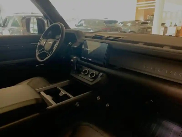 Land Rover Defender 110 2.0 p300e phev x — photo 11