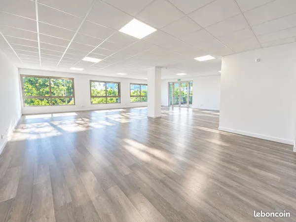 LOCAL ACTIVITE/BUREAUX 160 m2 EN ETAGE