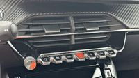 Peugeot 2008 1.2 PureTech 130ch S&S Allure — photo 15