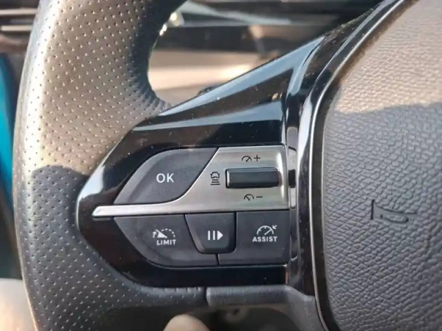 Peugeot 408 phev 225 e-eat8 — photo 29